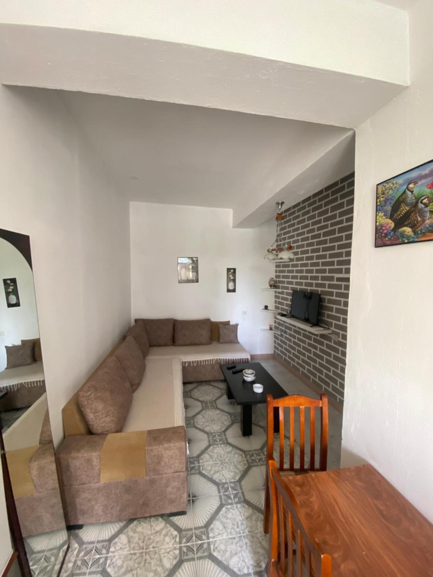 Lovely 2-Bedroom With Greenery View Durres Exterior photo