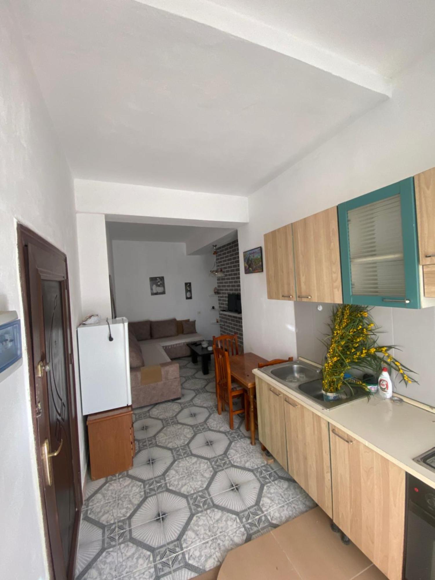 Lovely 2-Bedroom With Greenery View Durres Exterior photo